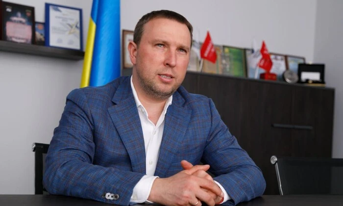 Гендиректор «Української бронетехніки» розмовляє з іноземними інвесторами