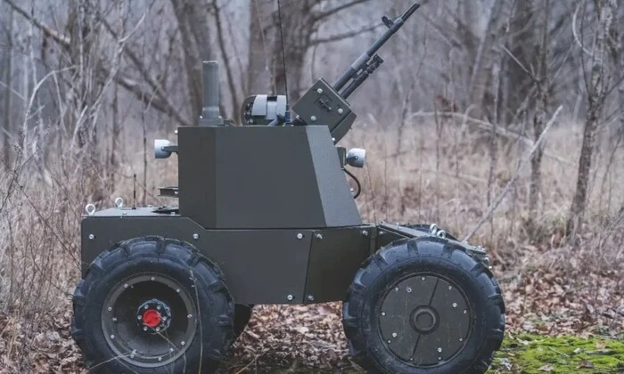 Солдат-робот «Лють» с пулеметом