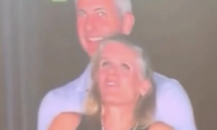 Крис Мартин раскрывает измену на концерте