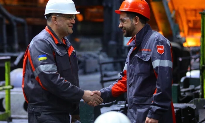 Ветерани на реабілітації відпочивають в саду