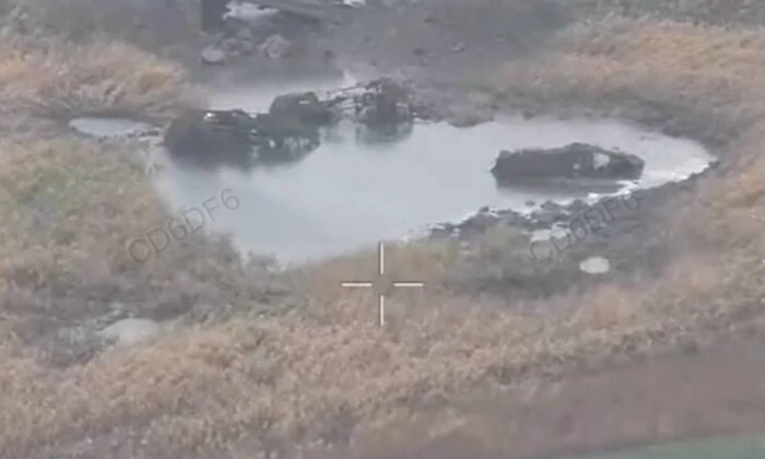 Бронемашини окупантів загрузли в болоті