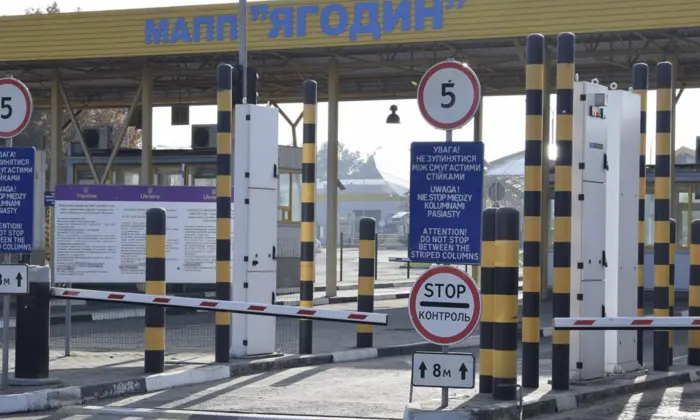 Прикордонники попередили про можливі затримки на кордоні з Польщею