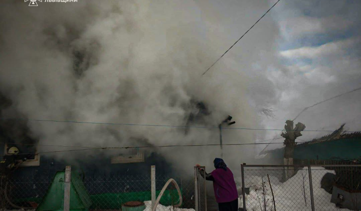 Пожежа на Львівщині: рятувальники врятували будівлі