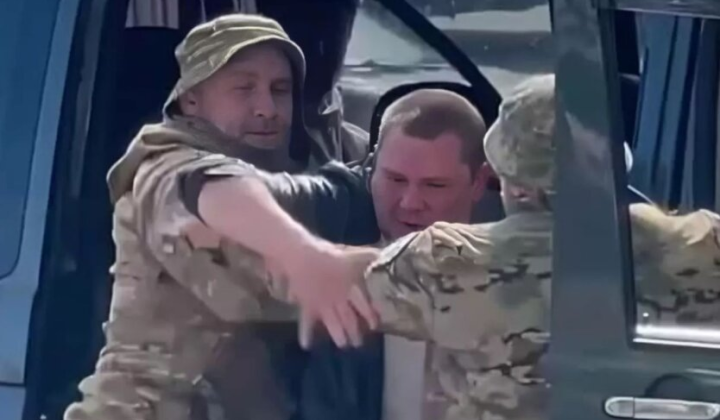 Люди на вулиці під час мобілізації