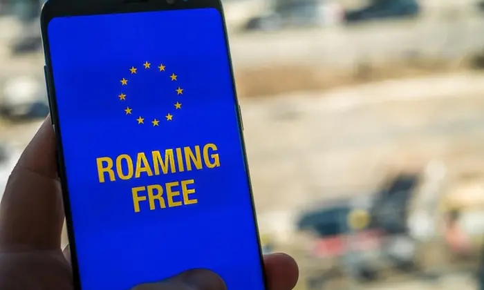 Флаг Украины и логотип Европейской комиссии