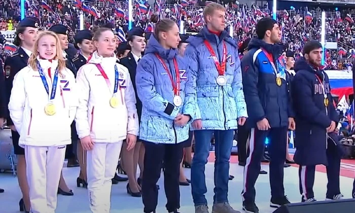 Російська гімнастка мітингує з «Z» на одязі