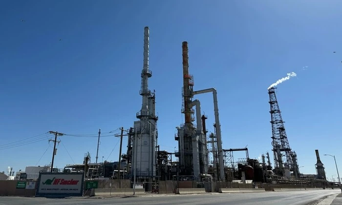 Поврежденный НПЗ в Нью-Мексико