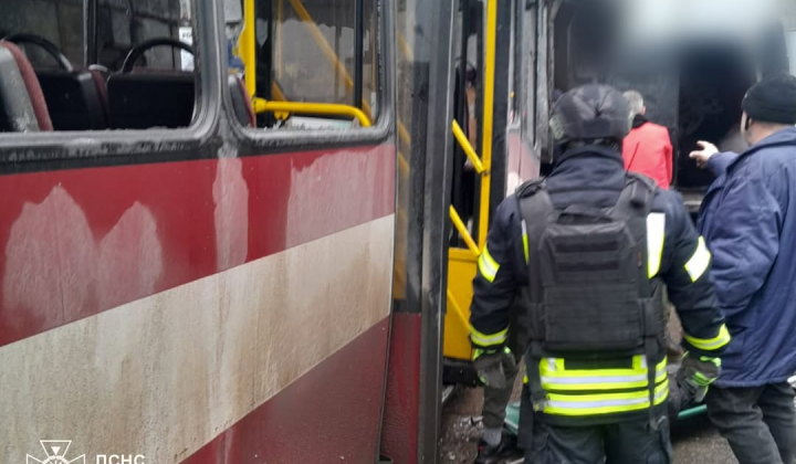 Автобус після обстрілу в Херсоні
