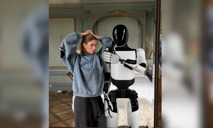 Маск та українська модель в рекламі