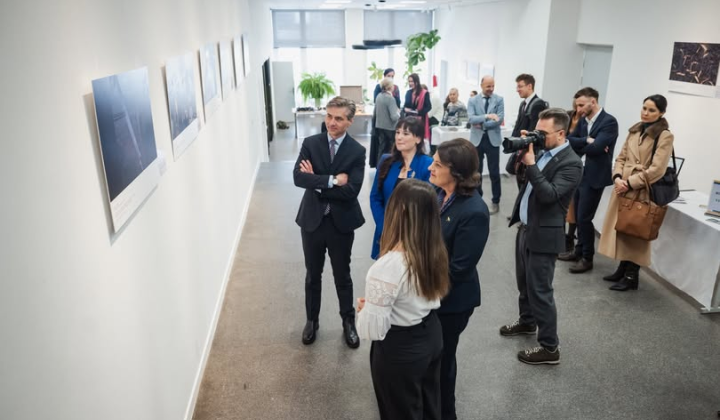 Ukraine's 'Timeline of War' Photo Exhibitions Launch Across 13 Nations