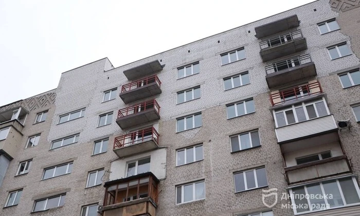 Восстановление поврежденного дома женским строительным батальоном