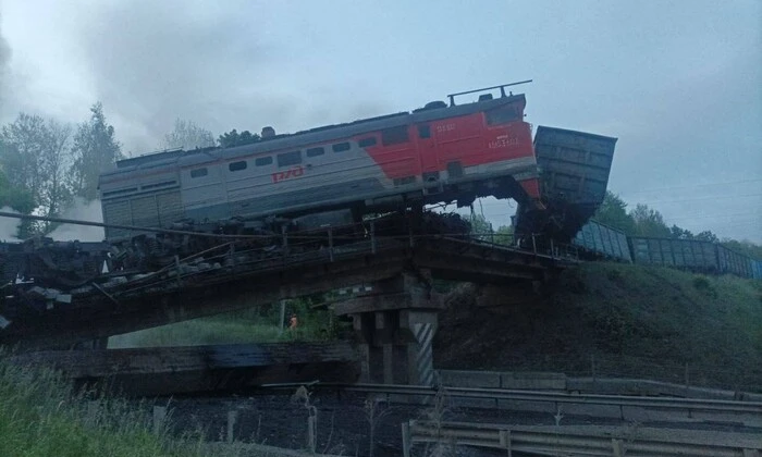 Залізничний міст у Росії обвалився