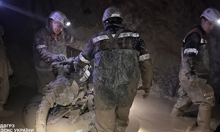 Рятувальники ліквідували прорив у шахті