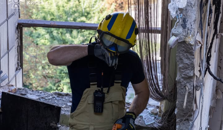 Debris removal in damaged nine-storey building