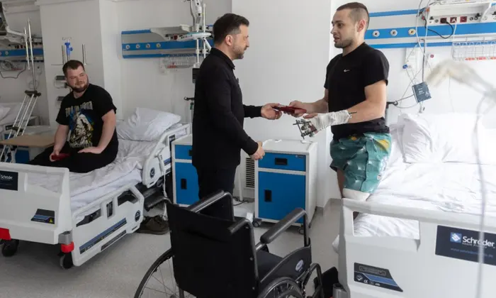 Zelensky awards wounded soldiers in Rivne