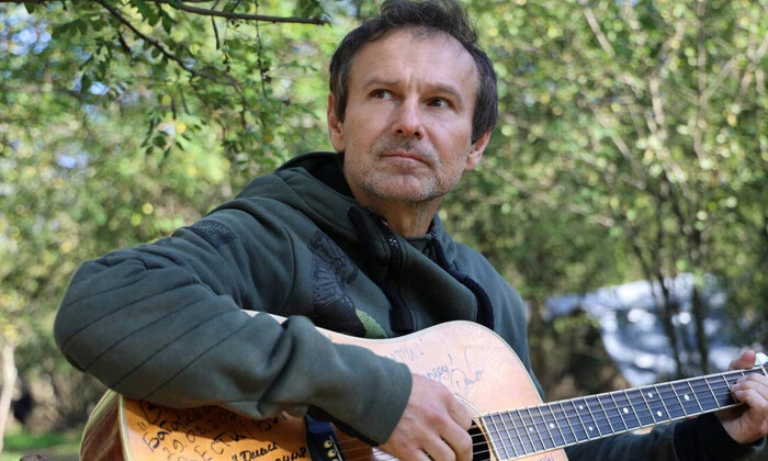 Вакарчук розмовляє з журналістами