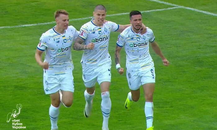 Динамо та Буковина на футбольному полі