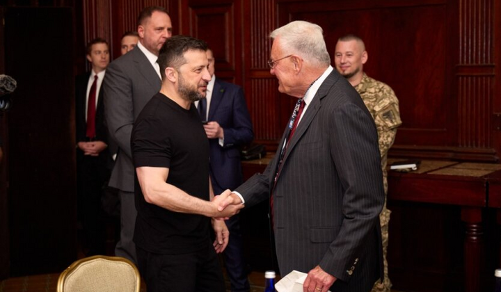 Zelensky and Kellogg discuss the visit to Trump