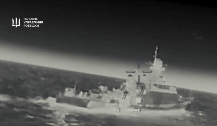 Удар ГУР по російському кораблю в морі
