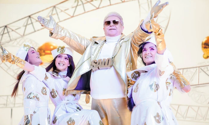 Группа людей на концерте Поплавского