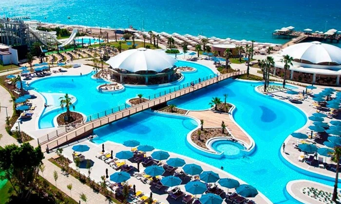 Туреччина закриває готелі через пандемію