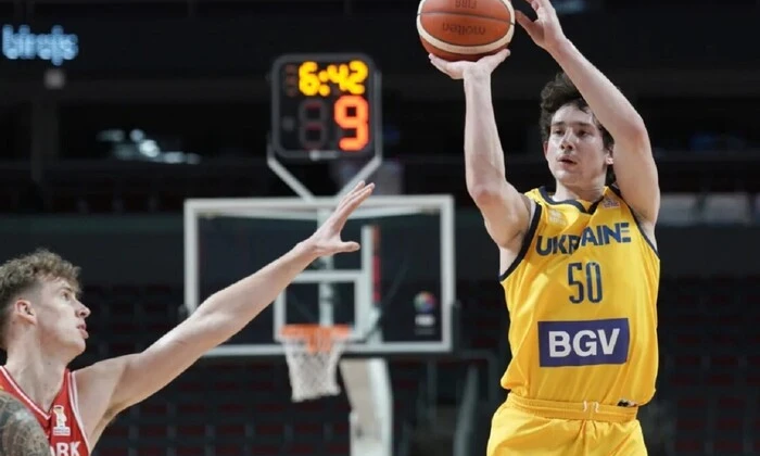 Баскетбольний тренер на четвертому місці