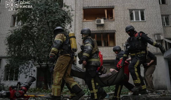 Rescue operations during fire in Kyiv