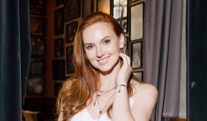 Actress Nadia Khilskaya in black and white outfit