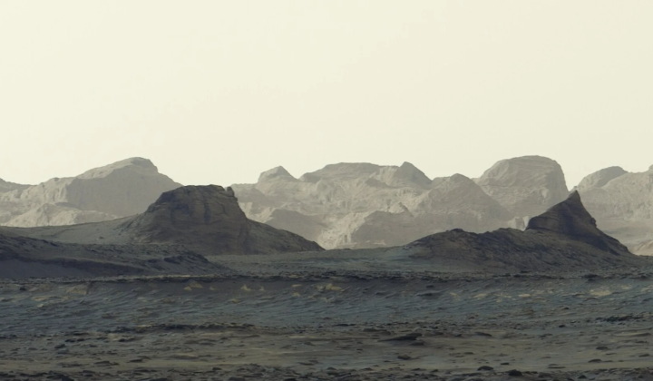 Curiosity rover on Sharp mountain