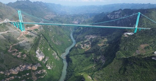 Tallest bridge in the world in China