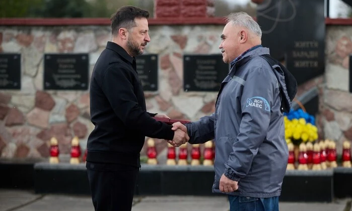 Зеленский вручает ордена ликвидаторам ЧАЭС