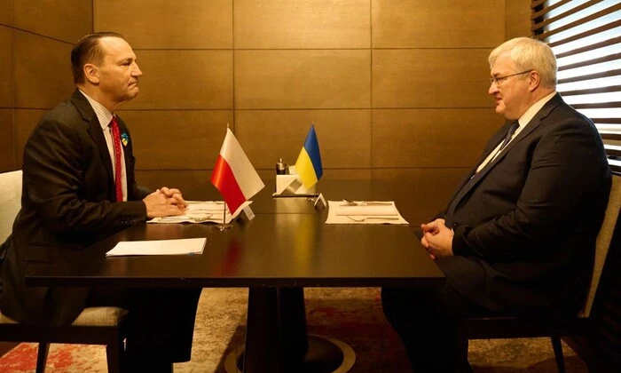 Глава МЗС Польщі Сікорський на зустрічі