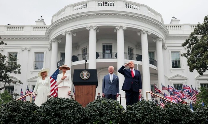 Мелания Трамп и королева Камилла в розовых платьях