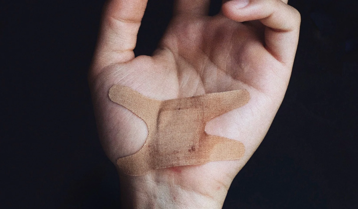 Hydrogel for destroying antibiotic-resistant bacteria