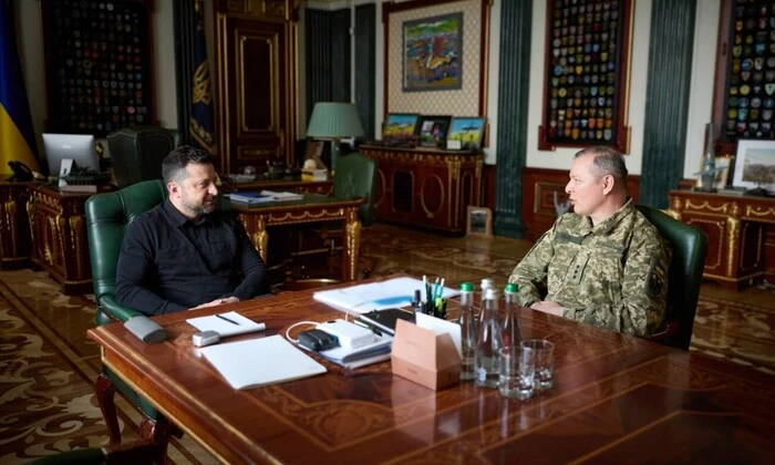 Зеленський зустрівся із командиром полку дронів