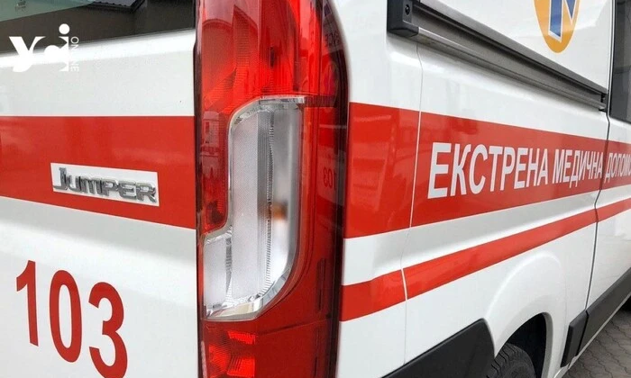 Жінка з малолітньою донькою випала з вікна