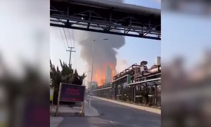 Пожар на химзаводе в Китае