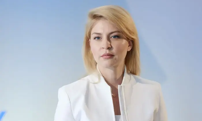 Посол США та правила виїзду чоловіків