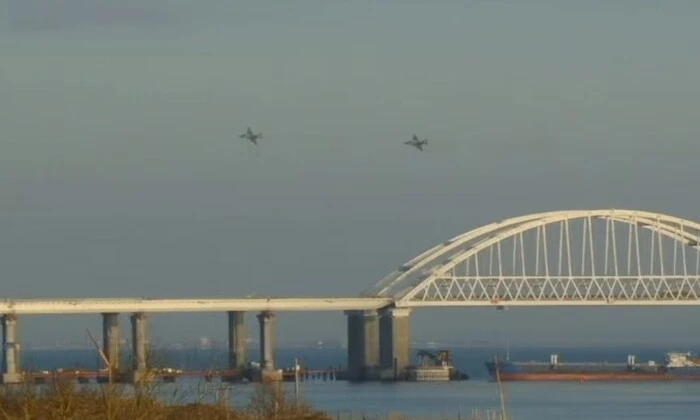 Контроль безпеки на Керченському мосту