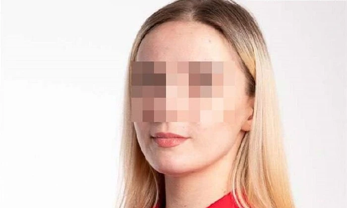 Дитяча тренерка під час шахрайства