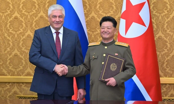 Российский и корейский флаги на встрече