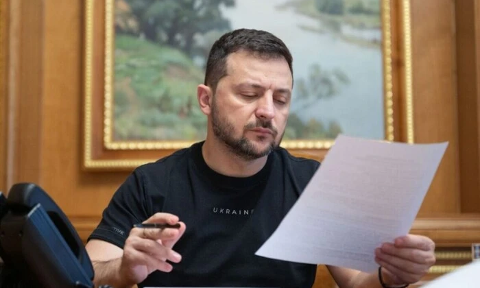 Zelensky signs agreement on borders