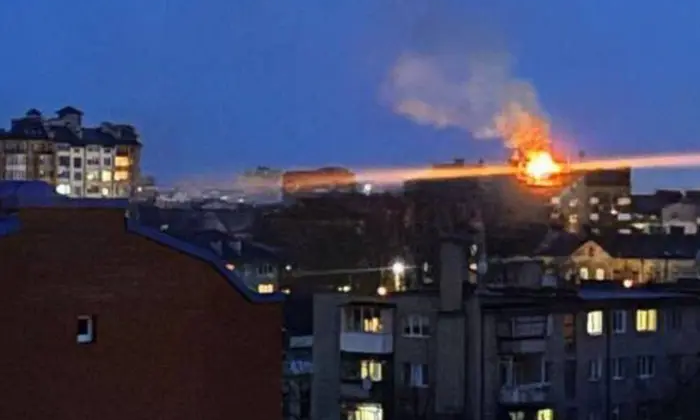 Вогнеборці гасять пожежу у Івано-Франківську