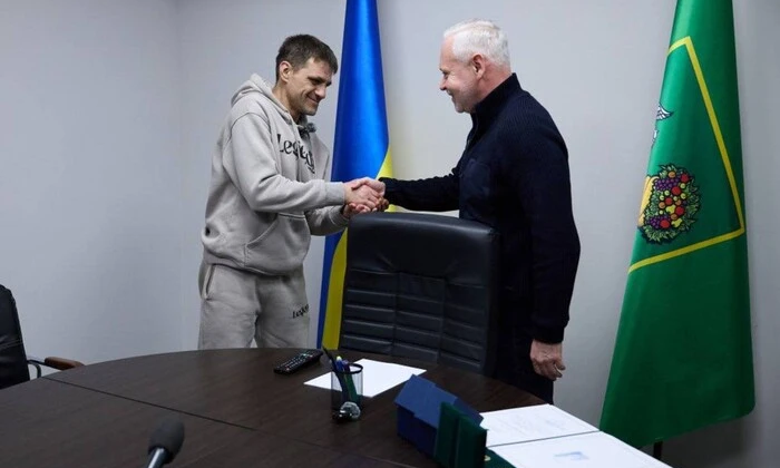 Переселенець рятує дітей на льоду