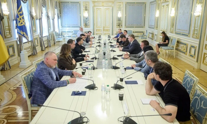 Zelensky holds closed meeting with Servant of the People