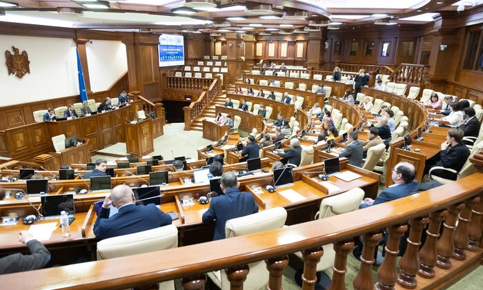 Енергетична криза: Парламент Молдови зменшив освітлення, депутати не користуються ліфтами