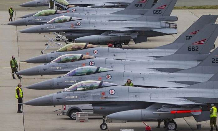 Нідерланди передадуть Україні літак F-16: військова угода