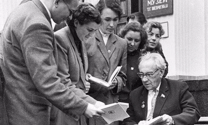 Максим Рыльский и его сексот