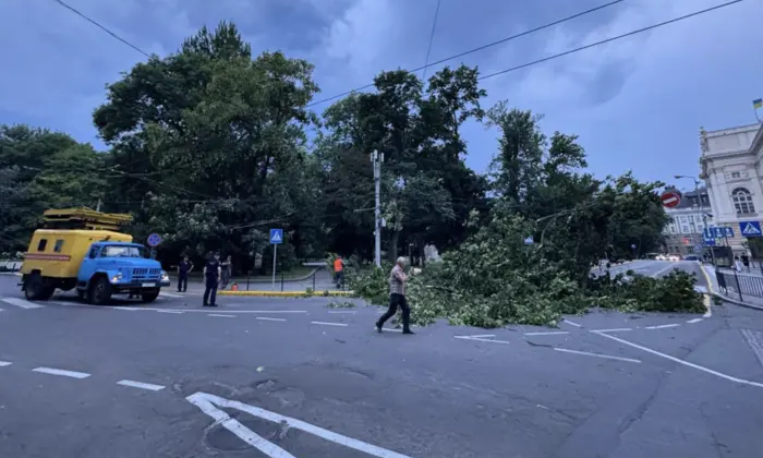 Спустошені після негоди західні області