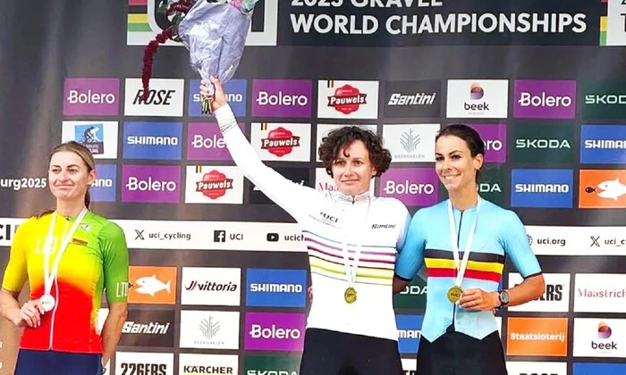 Велогонщица из Литвы отказалась стоять рядом с россиянкой